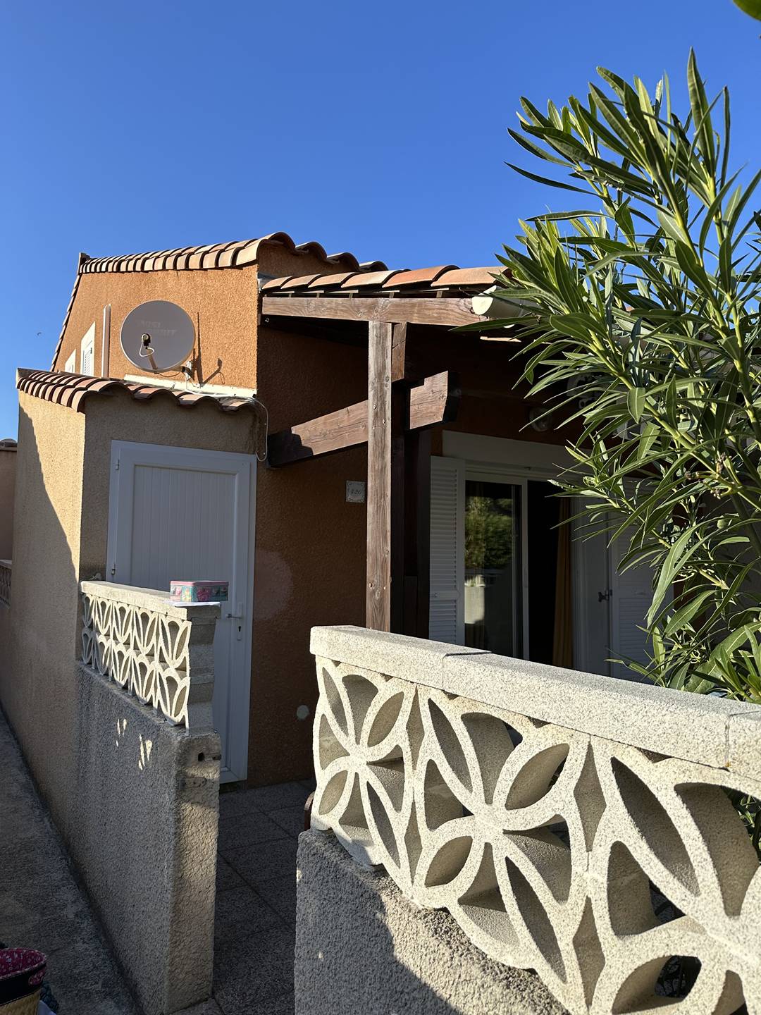 HOLIDAYLAND VILLA  420 T3 MEZZANINE 8 couchages climatisé NARBONNE PLAGE
