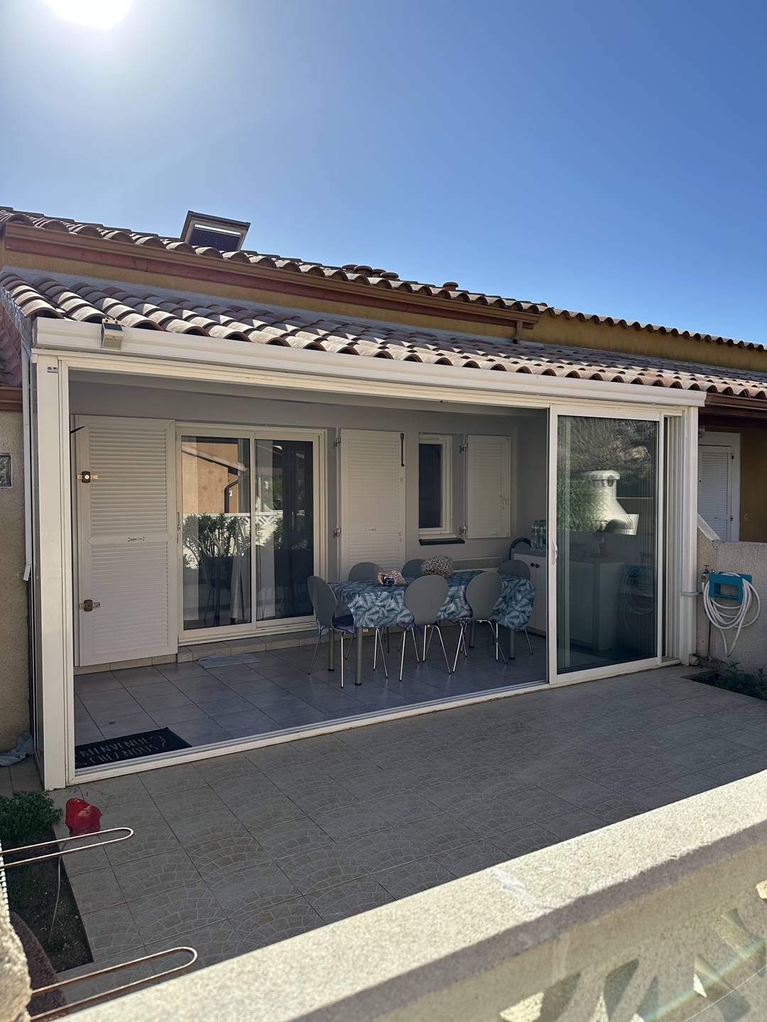 HOLIDAYLAND VILLA  432 T2 MEZZANINE 6 couchages climatisé avec véranda et Box internet NARBONNE PLAGE
