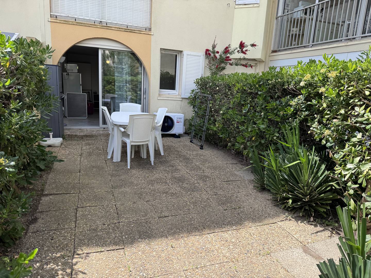 HOLIDAYLAND Résidence piscine  les maisons de la plage appartement 213 climatisé rez de jardin